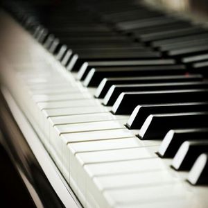 黄色三级学生阴蒂性交美女
